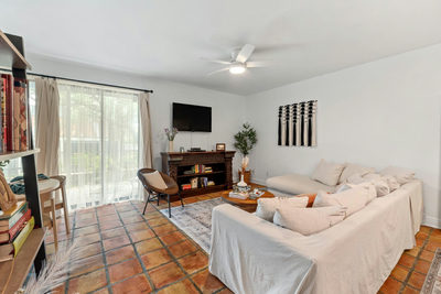 606 W Lynn St #13 — photo 3