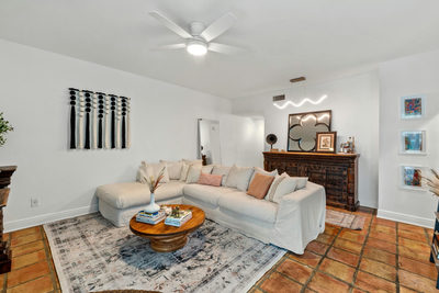 606 W Lynn St #13 — photo 4