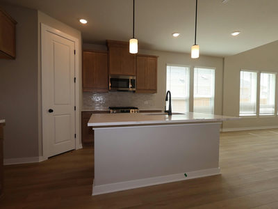 635 Clarissa St — photo 4