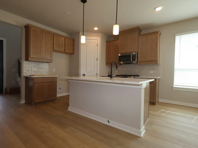635 Clarissa St — photo 2