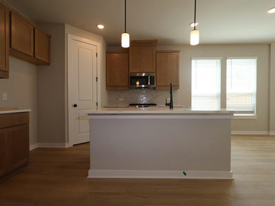 635 Clarissa St — photo 3