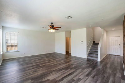 711 Abundance Ln — photo 2