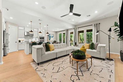 204 Barton Oak Trl — photo 2