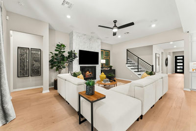 204 Barton Oak Trl — photo 3