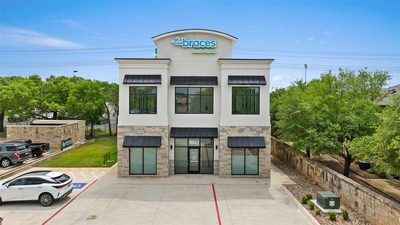 10513 W Parmer Ln — photo 2