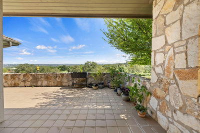 1609 Clubhouse Hill Dr — photo 2