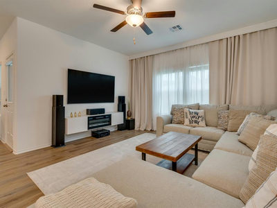 1208 Sweetspire St — photo 2