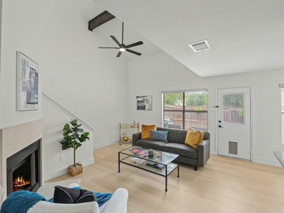 512 Eberhart Ln #1003 — photo 2