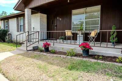 210 LOESCH Dr — photo 3