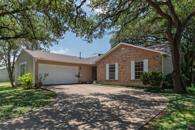 1015 Huntridge Dr — photo 2
