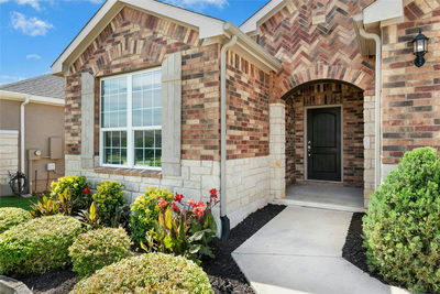 300 Hanging Star Ln — photo 3