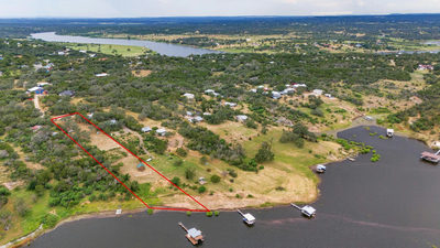 303 Lake View Dr — photo 2