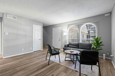 101 E 33rd St #206 — photo 2