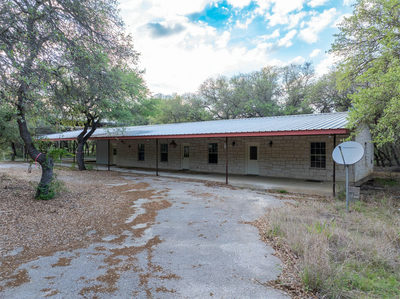 1050 Oak Grove Rd — photo 2