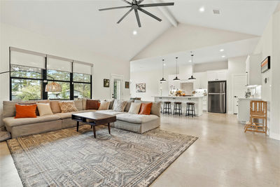 111 Green Grass Ln — photo 4