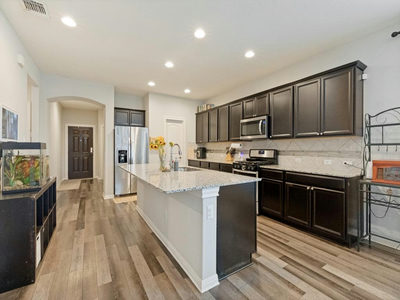 206 Beechnut Dr — photo 2