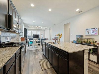 206 Beechnut Dr — photo 3