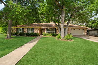 301 Tallwood Dr — photo 2