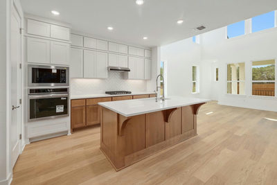 301 Luttrell Ln — photo 2