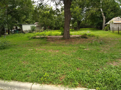 409 W Brenham St — photo 4