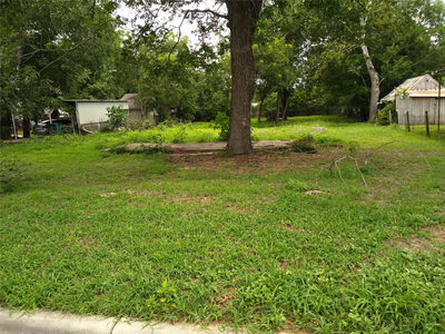 409 W Brenham St — photo 3
