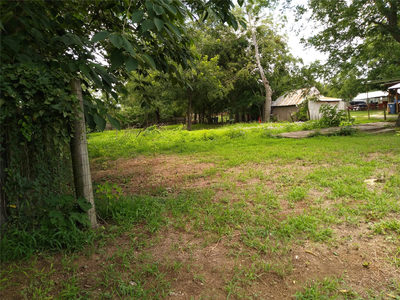 409 W Brenham St — photo 2