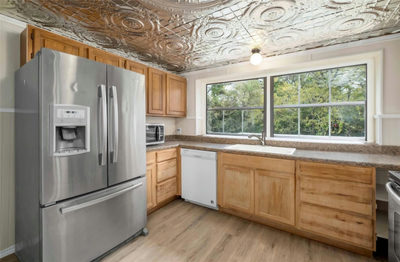 114 Fealy Rd — photo 3