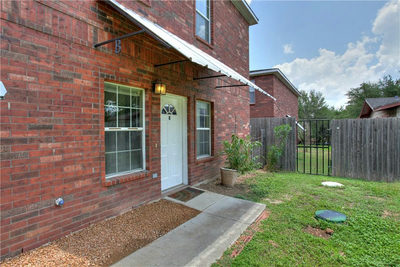 1105 N Cuernavaca Dr #A & B — photo 3