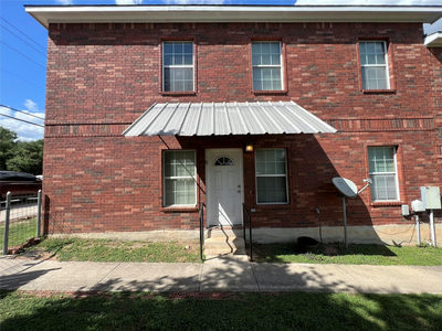 1105 N Cuernavaca Dr #A & B — photo 2