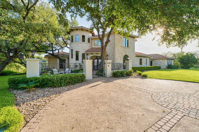 16005 Chateau Ave — photo 4