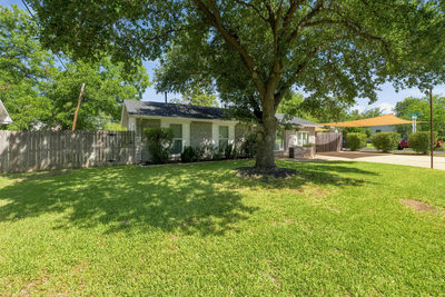 6706 Isabelle Dr — photo 2