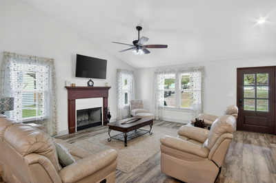 360 Darwin Dr — photo 4