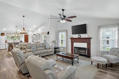 360 Darwin Dr — photo 3
