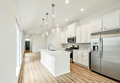 305 Banyon Dr — photo 4