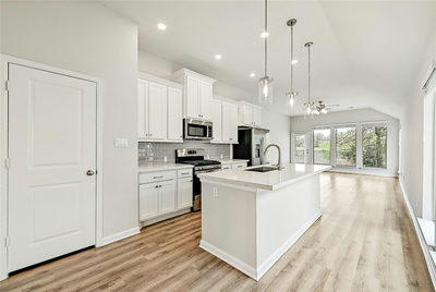 305 Banyon Dr — photo 2