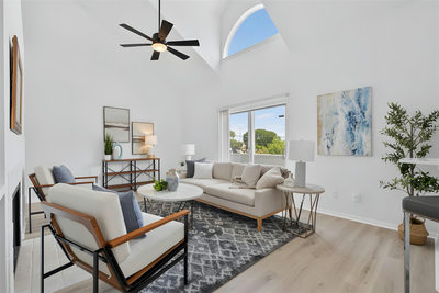 923 E 41st St #201 — photo 2