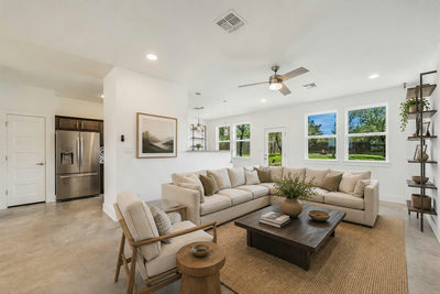 10201 Thomas Ln — photo 3