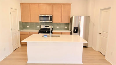 695 Clarissa St — photo 2