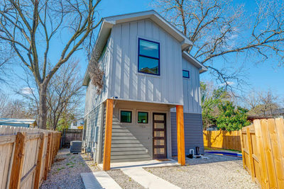910 Tillery St #B — photo 2