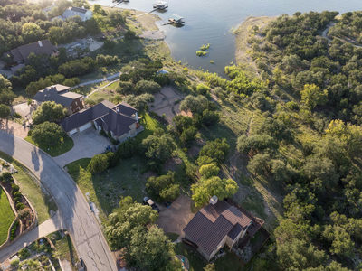 160 Lakefront Dr — photo 3