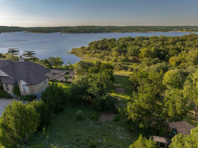 160 Lakefront Dr — photo 2