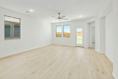 210 Hornet St — photo 3