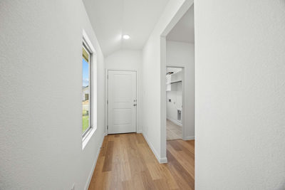 204 Hornet St — photo 4