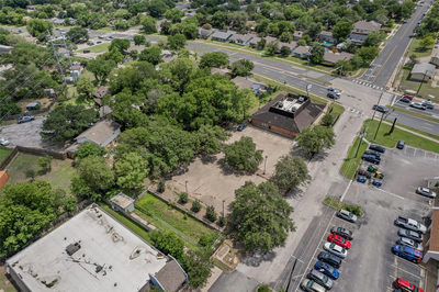 320 W William Cannon Dr — photo 2
