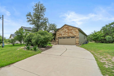 413 Bedford Dr — photo 2