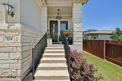 224 Serpens St — photo 3