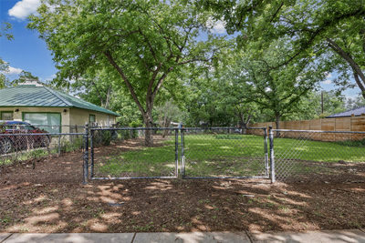 943 Field St — photo 2