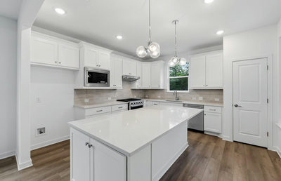 1010 Martingale St — photo 3