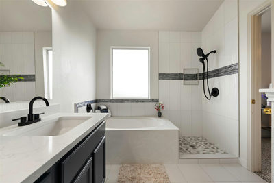 1104 Henderson Dr — photo 3