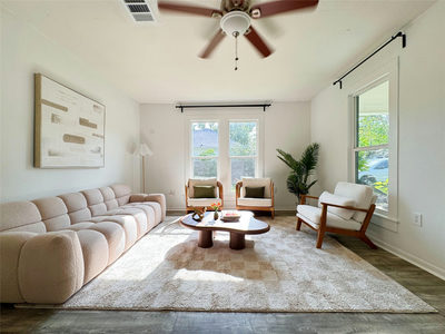 302 E Brenham St — photo 4